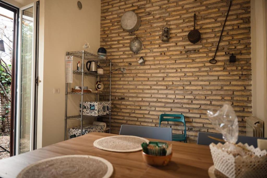 Two-Room Apt. Under The Aqueduct'S Arch In Pigneto Rome Extérieur photo